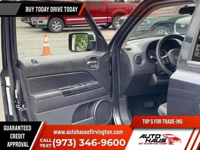 Photo of 2014 Black Clearcoat Jeep Patriot