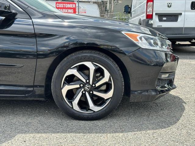 Photo of 2017 Crystal Black Pearl Honda Accord