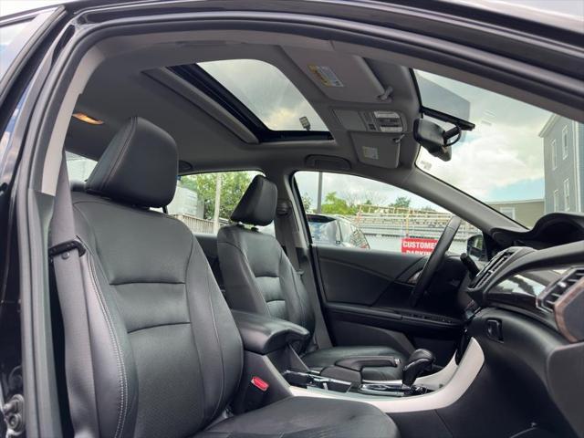 Photo of 2017 Crystal Black Pearl Honda Accord