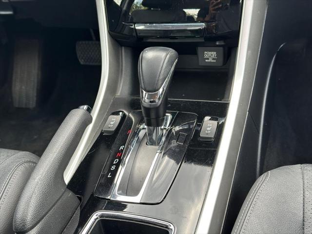 Photo of 2017 Crystal Black Pearl Honda Accord