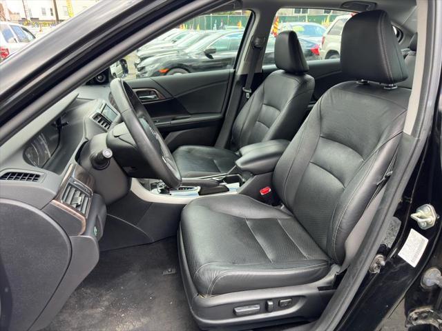 Photo of 2017 Crystal Black Pearl Honda Accord