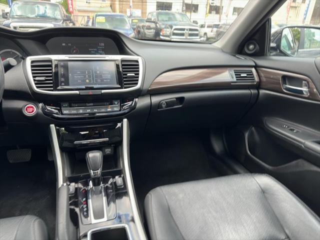 Photo of 2017 Crystal Black Pearl Honda Accord