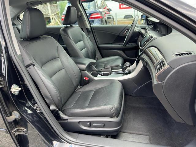 Photo of 2017 Crystal Black Pearl Honda Accord