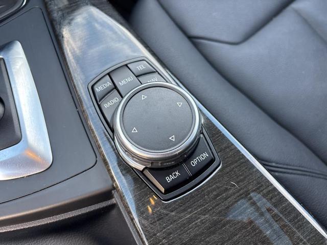 Photo of 2015 Mineral White Metallic BMW 335