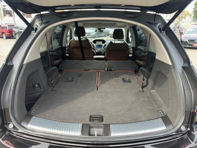 Photo of 2017 Crystal Black Pearl Acura MDX