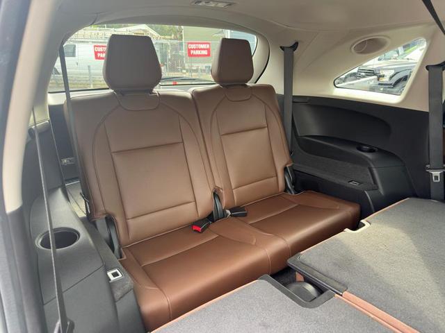 Photo of 2017 Crystal Black Pearl Acura MDX
