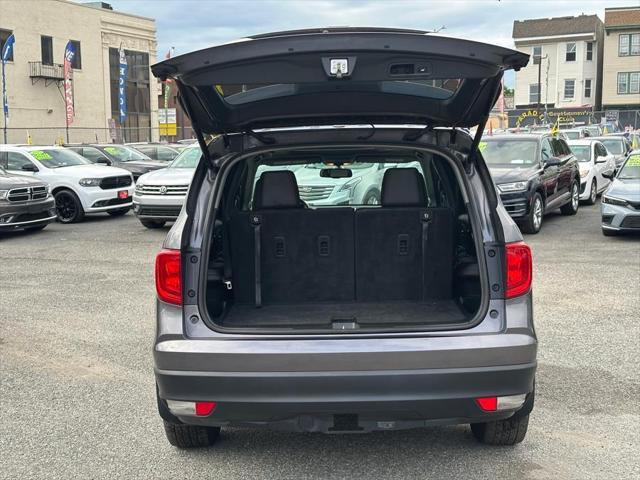 Photo of 2017 Modern Steel Metallic Honda Pilot