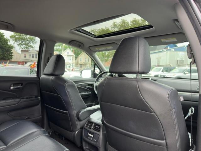 Photo of 2017 Modern Steel Metallic Honda Pilot