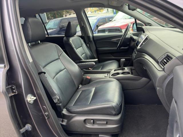 Photo of 2017 Modern Steel Metallic Honda Pilot