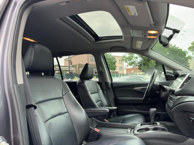 Photo of 2017 Modern Steel Metallic Honda Pilot
