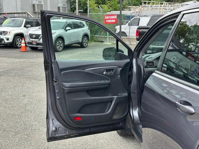 Photo of 2017 Modern Steel Metallic Honda Pilot