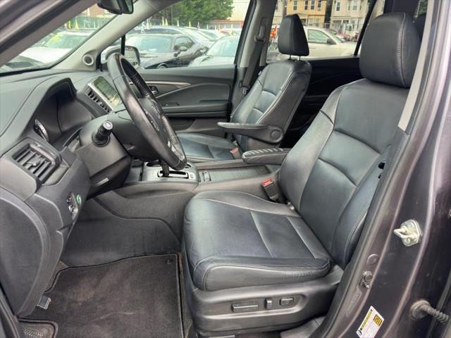 Photo of 2017 Modern Steel Metallic Honda Pilot