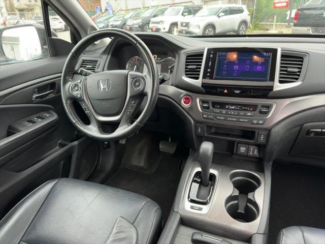 Photo of 2017 Modern Steel Metallic Honda Pilot