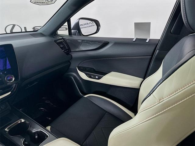 Photo of 2022 Eminent White Pearl Lexus NX 350h