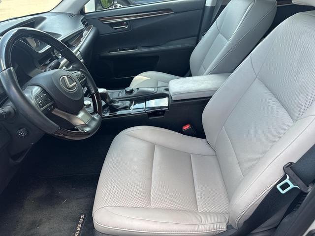 Photo of 2018 Eminent White Pearl Lexus ES 350