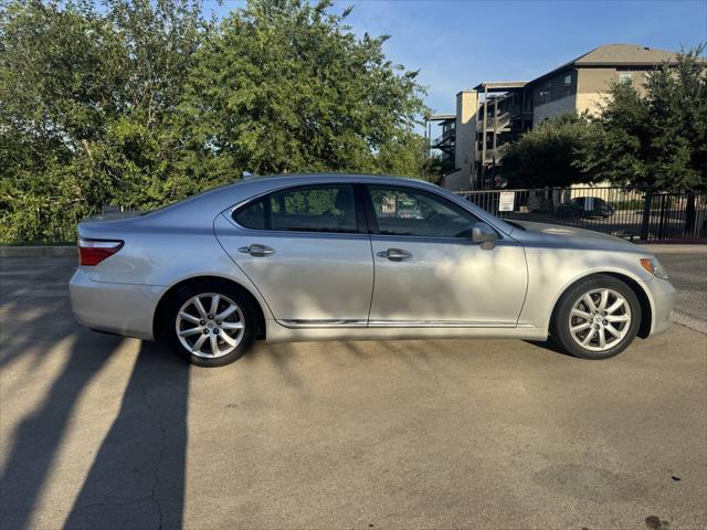 Photo of 2008 Mercury Metallic Lexus LS 460