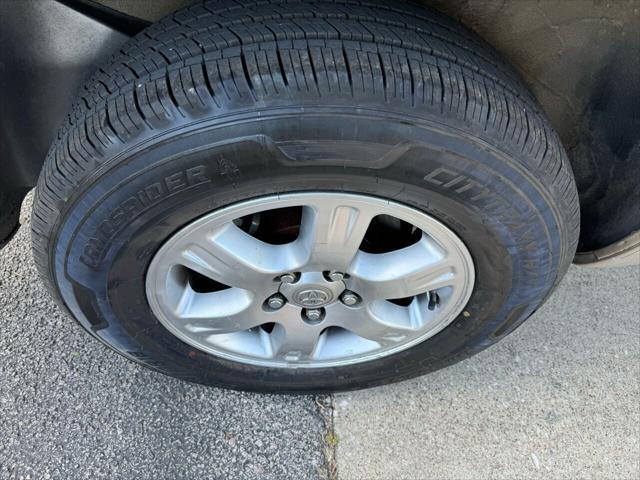 Photo of 2005 Champagne Toyota Highlander