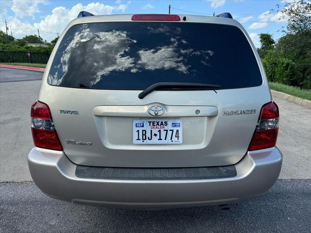 Photo of 2005 Champagne Toyota Highlander