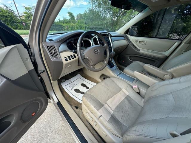 Photo of 2005 Champagne Toyota Highlander