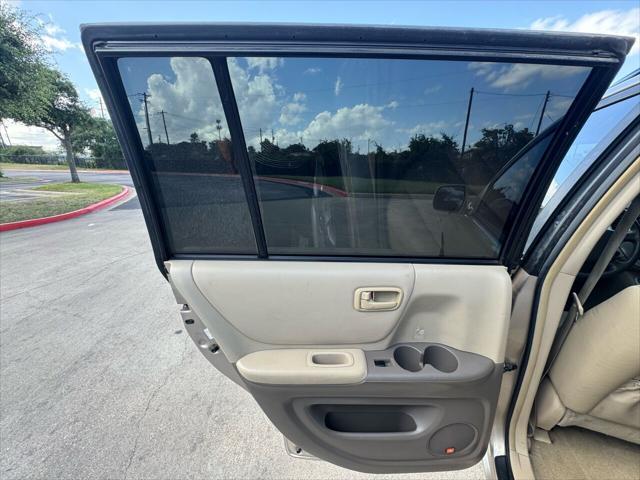 Photo of 2005 Champagne Toyota Highlander