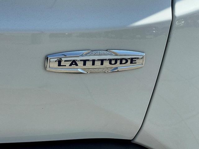 Photo of 2022 Alpine White Clearcoat Jeep Renegade