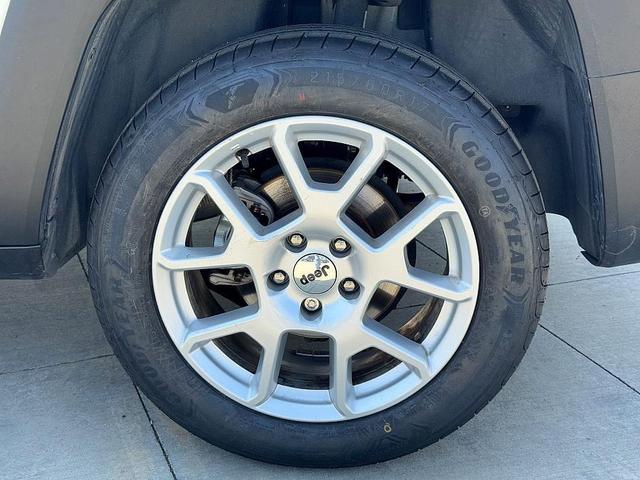 Photo of 2022 Alpine White Clearcoat Jeep Renegade