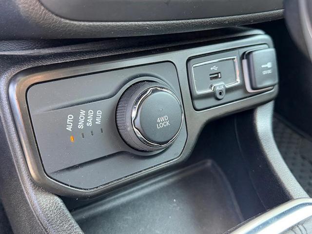 Photo of 2022 Alpine White Clearcoat Jeep Renegade