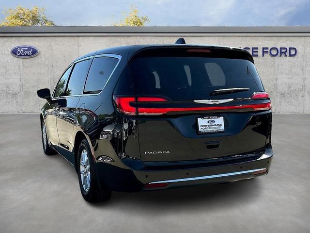 Photo of 2024 Black Chrysler Pacifica