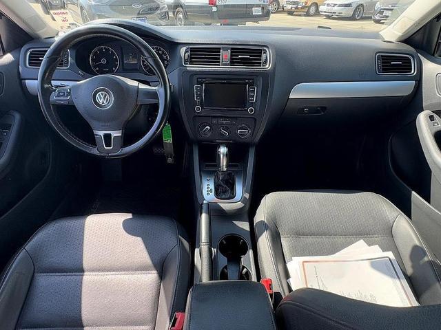 Photo of 2013 Black Uni Volkswagen Jetta