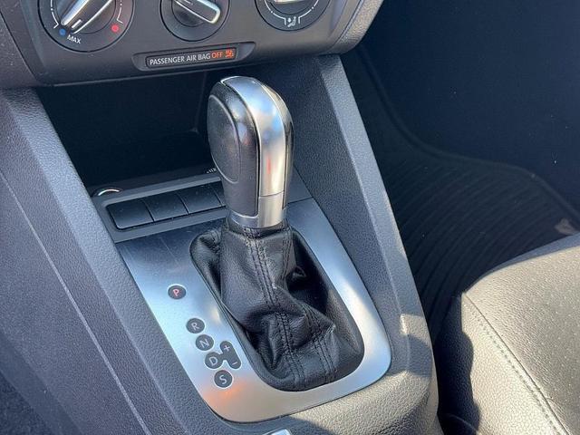 Photo of 2013 Black Uni Volkswagen Jetta