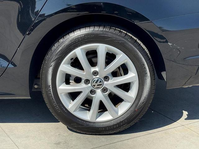 Photo of 2013 Black Uni Volkswagen Jetta