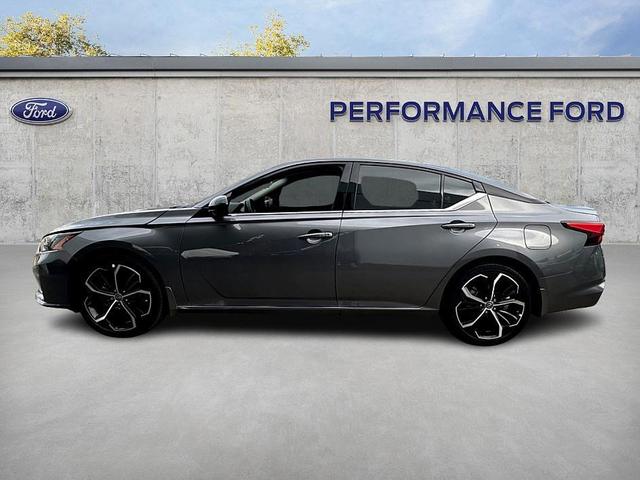 Photo of 2024 Gun Metallic Nissan Altima
