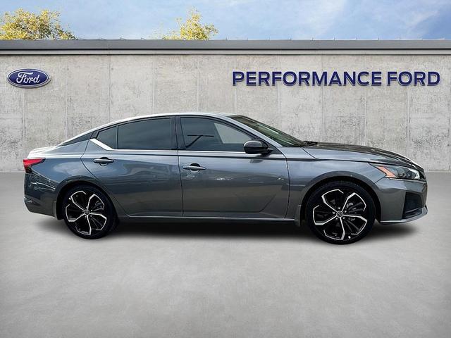 Photo of 2024 Gun Metallic Nissan Altima