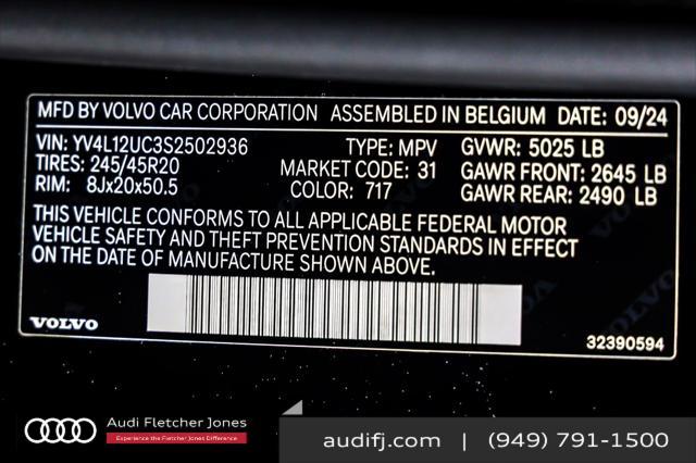 Photo of 2025 Onyx Black Metallic Volvo XC40