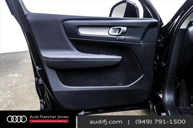 Photo of 2025 Onyx Black Metallic Volvo XC40