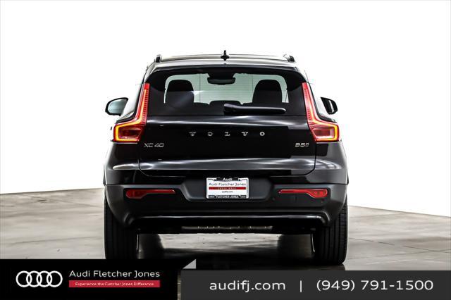 Photo of 2025 Onyx Black Metallic Volvo XC40