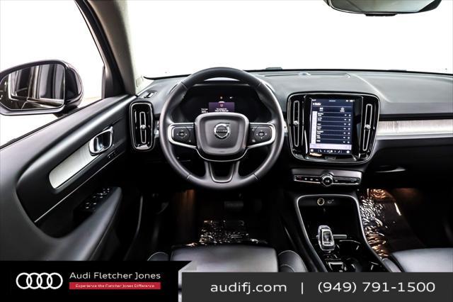 Photo of 2025 Onyx Black Metallic Volvo XC40