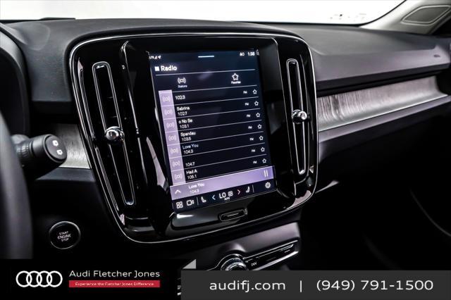 Photo of 2025 Onyx Black Metallic Volvo XC40