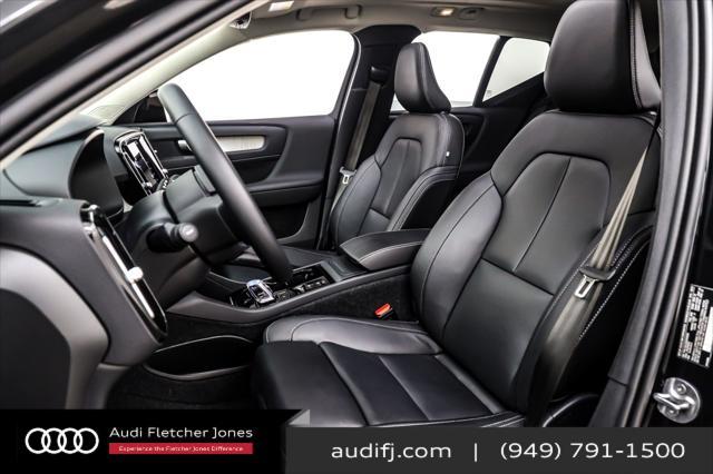 Photo of 2025 Onyx Black Metallic Volvo XC40
