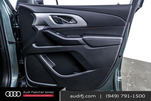 Photo of 2022 Silver Sage Metallic Chevrolet Traverse