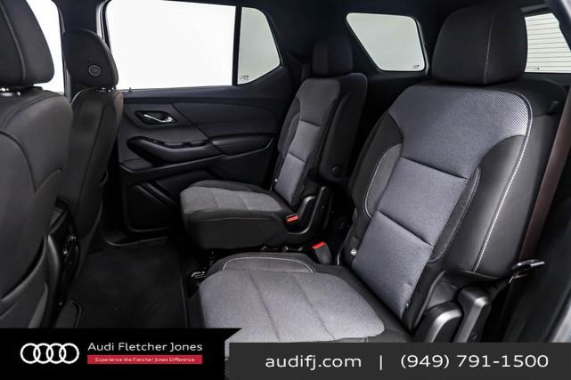 Photo of 2022 Silver Sage Metallic Chevrolet Traverse