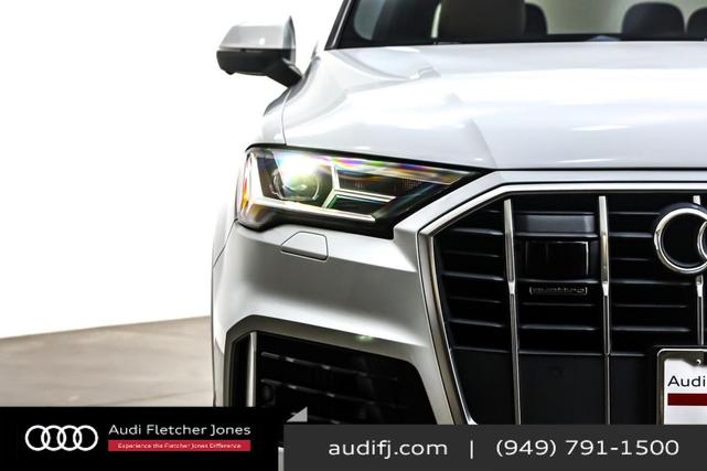 Photo of 2021 Glacier White Metallic Audi Q7