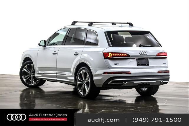 Photo of 2021 Glacier White Metallic Audi Q7
