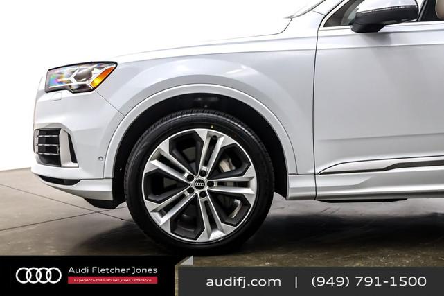 Photo of 2021 Glacier White Metallic Audi Q7