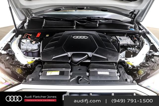 Photo of 2021 Glacier White Metallic Audi Q7