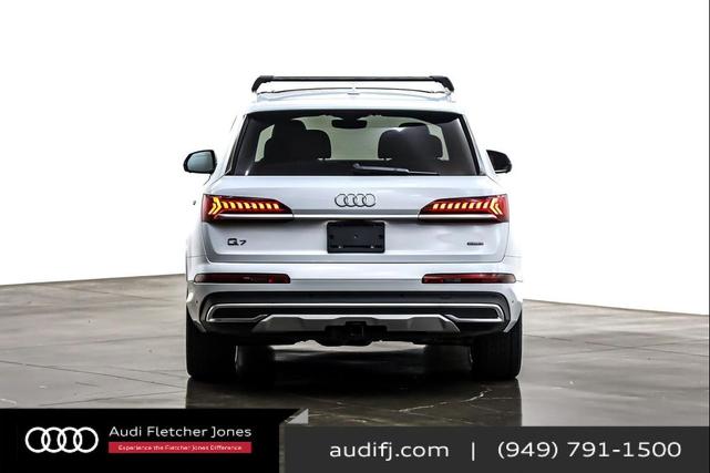 Photo of 2021 Glacier White Metallic Audi Q7