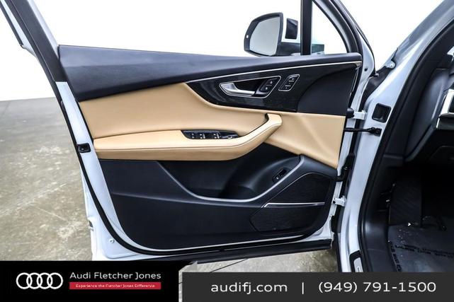 Photo of 2021 Glacier White Metallic Audi Q7