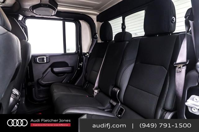 Photo of 2022 Black Clearcoat Jeep Gladiator