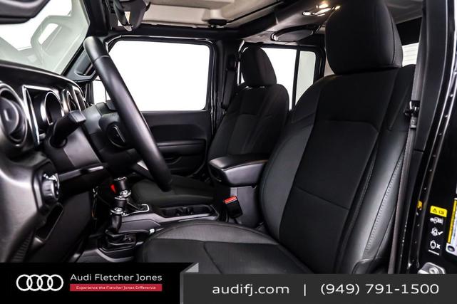 Photo of 2022 Black Clearcoat Jeep Gladiator