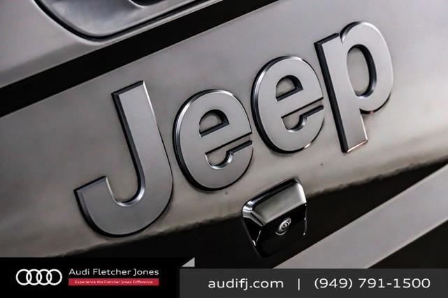 Photo of 2022 Black Clearcoat Jeep Gladiator